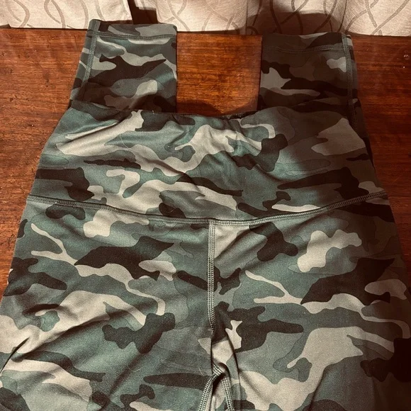 Athletic Works Dri More Green Camo Leggings Size M - Picture 3 of 7